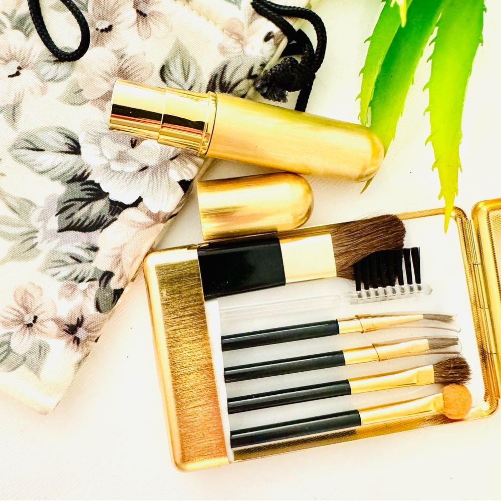 Travel Makeup Brush Set ✨ | Gold Mini Brush Kit with Case & Spray Bottle